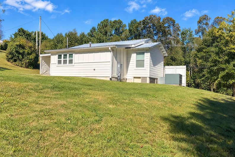 Photo 15 of 16 of 1022 Arnold Mill Rd, Woodstock, GA
