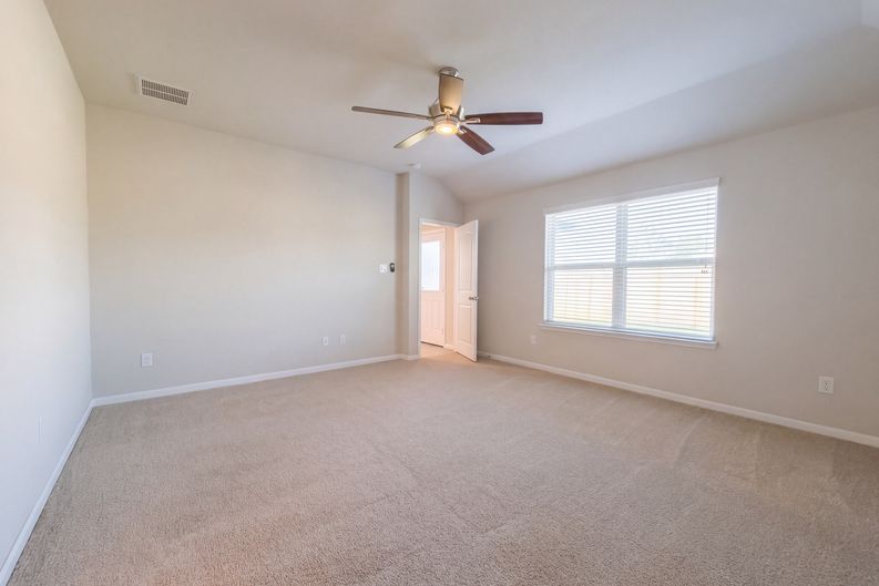 Photo 17 of 24 of 8322 Oakleaf Meadow Ct, Rosharon, TX