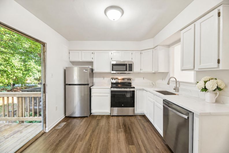 Photo 31 of 37 of 6866 Chasewood Cir, Centreville, VA