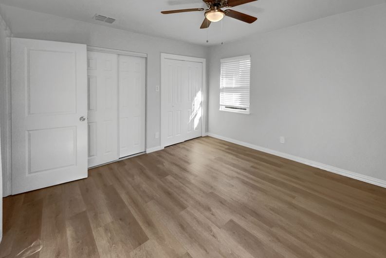 Photo 4 of 16 of 9618 Tamalpais Dr, Dallas, TX