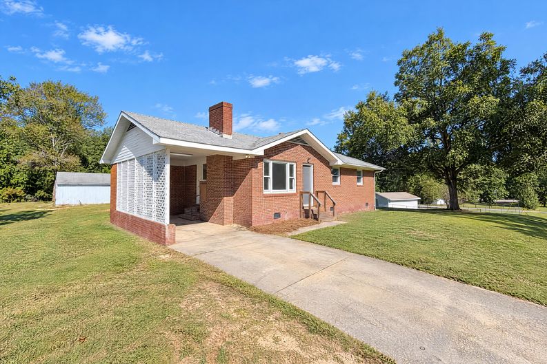 Photo 15 of 17 of 2138 Reeves Rd, Lancaster, SC