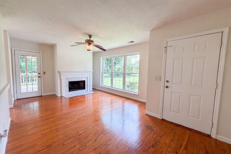 Photo 4 of 20 of 499 Holland Ridge Dr, La Vergne, TN
