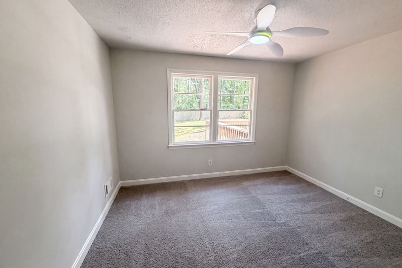 Photo 4 of 27 of 1425 Hollyberry Ln, West Columbia, SC