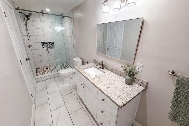 Photo 11 of 44 of 4000 Amberley Ln, Marietta, GA