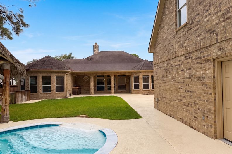 Photo 10 of 69 of 1005 Lewis Dr, Kemah, TX