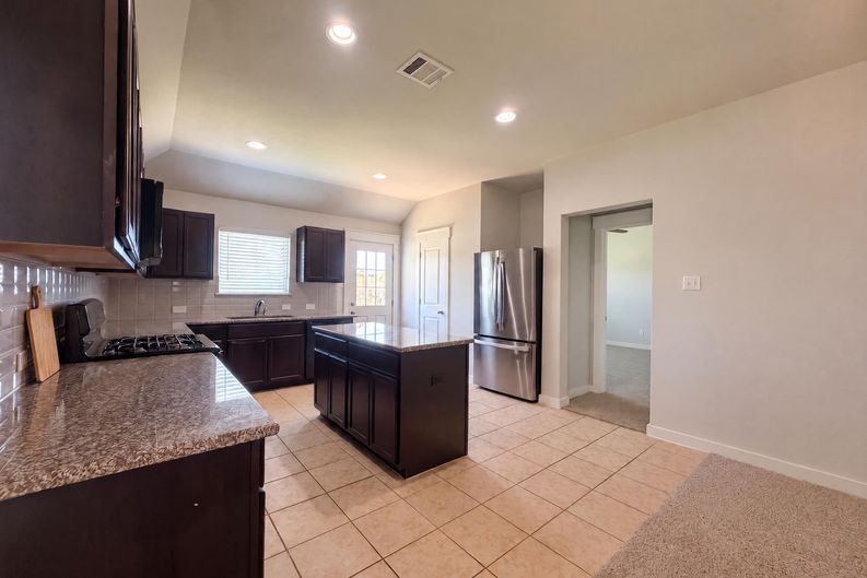 Photo 9 of 21 of 5909 Urbano Bnd, Round Rock, TX