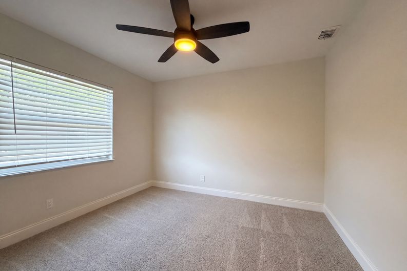 Photo 4 of 22 of 8351 Kipling Ct, Jacksonville, FL