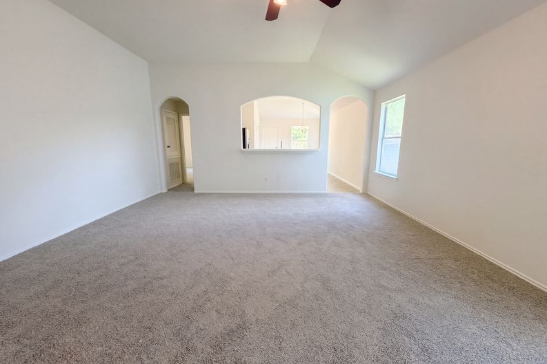 Photo 7 of 23 of 7435 Kennemer Dr, Humble, TX