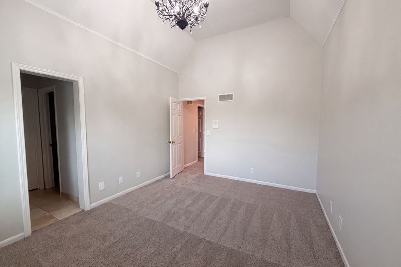 Photo 13 of 34 of 6003 N Cosby Ct, Kansas City, MO