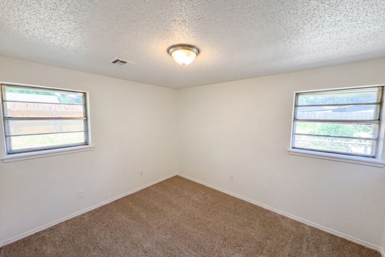 Photo 11 of 21 of 7629 NW 14th St, Oklahoma City, OK
