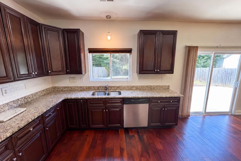 Photo 10 of 25 of 14021 Pinyon Pine Ln, Charlotte, NC