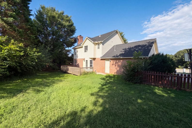 Photo 5 of 27 of 518 Glenfield Cir, Maryville, TN
