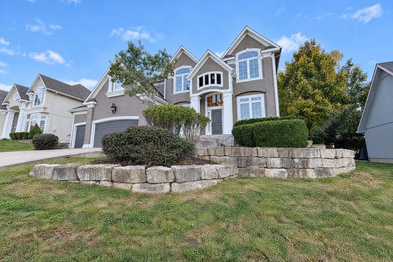 Photo 28 of 34 of 4509 NE Ridgeline Cir, Lees Summit, MO