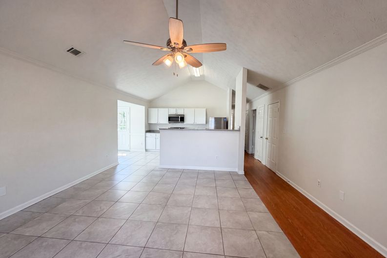 Photo 9 of 25 of 6774 Fairfax Ct, Lithonia, GA