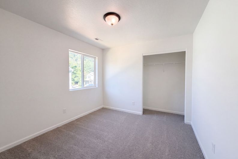 Photo 15 of 25 of 34050 SE Sturgeon St, Scappoose, OR