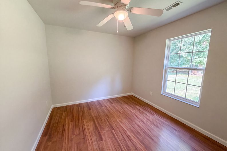 Photo 13 of 18 of 102 Hayworth Ave, Clinton, SC