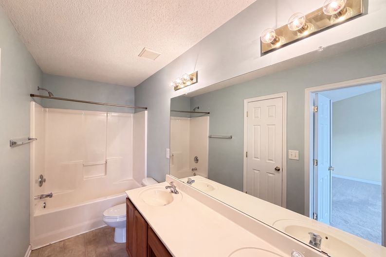 Photo 10 of 18 of 14205 Tranters Creek Ln, Charlotte, NC