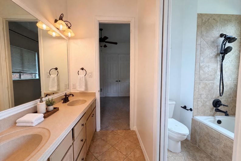 Photo 9 of 28 of 1930 Fair Oaks Ln, Prosper, TX