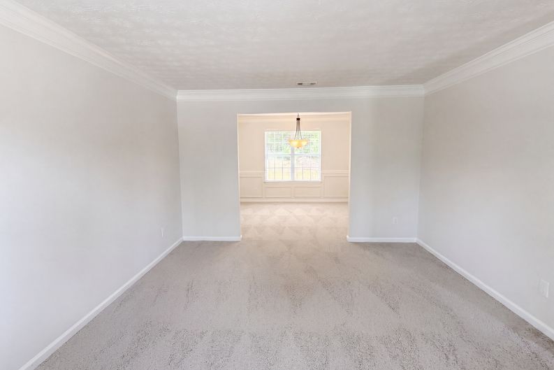Photo 7 of 33 of 1672 Bennett Dr, McDonough, GA