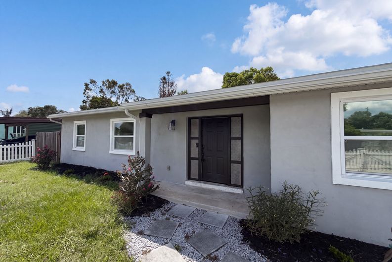 Photo 17 of 19 of 2242 E Dana Dr, Deltona, FL
