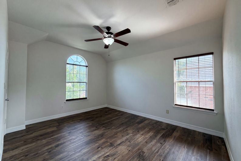 Photo 17 of 33 of 1429 Greenbriar Dr, Allen, TX