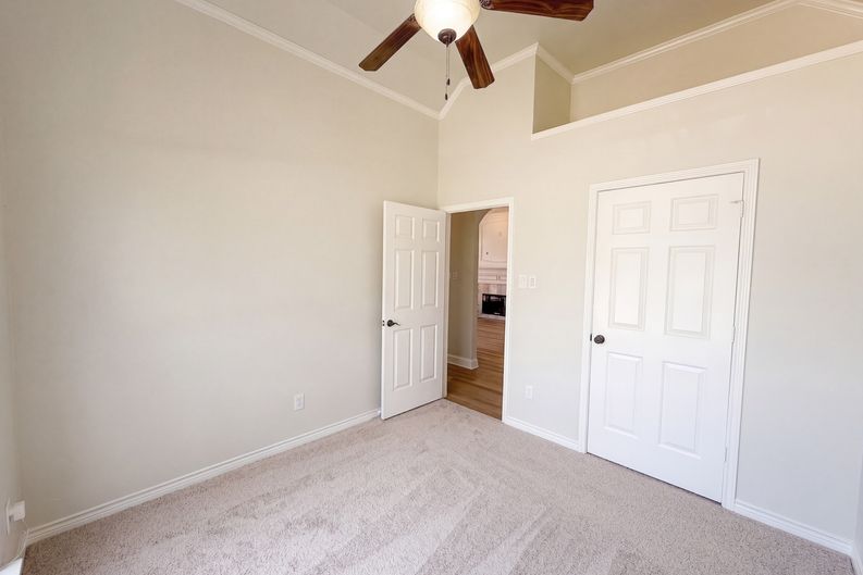 Photo 13 of 26 of 8703 Stonecrest Dr, Irving, TX