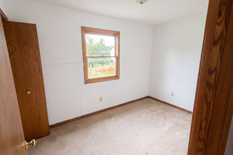 Photo 11 of 28 of 1100 Prescot Ave NW, Massillon, OH