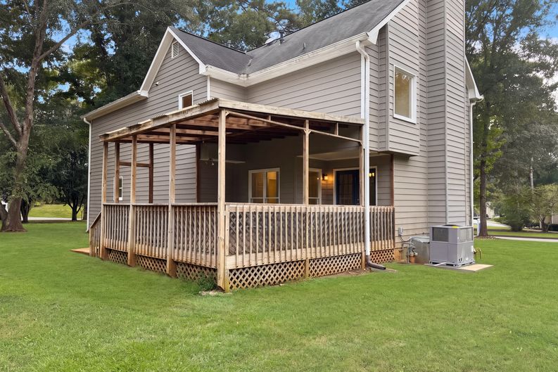 Photo 5 of 23 of 1012 Crown Corners Dr, McDonough, GA