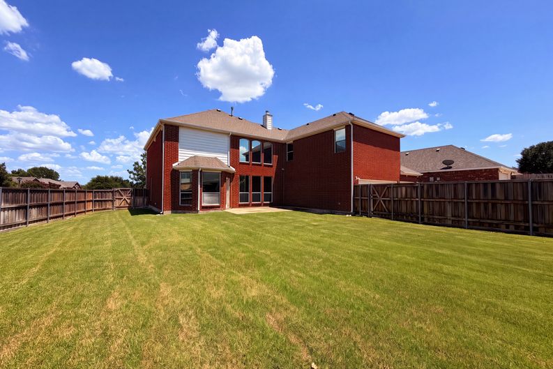 Photo 5 of 22 of 1311 Stanford Dr, Rockwall, TX