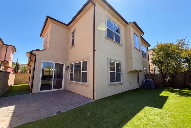 Photo 5 of 31 of 21981 Propello Dr, Santa Clarita, CA