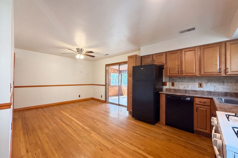 Photo 3 of 20 of 6971 Warder Dr, Cincinnati, OH