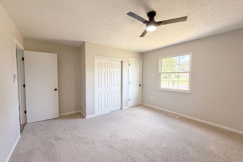 Photo 15 of 38 of 6363 Sandric Ln, Liberty Township, OH