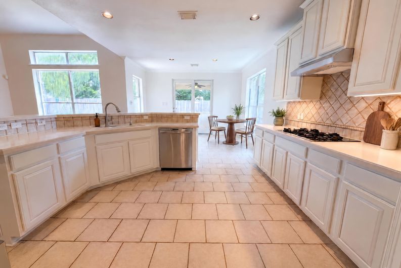 Photo 9 of 40 of 25719 Shady Spruce Ln, Katy, TX