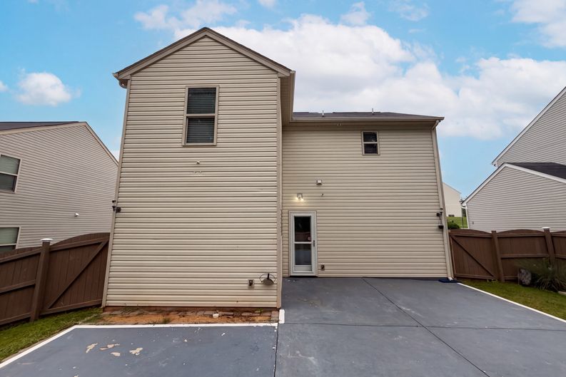 Photo 5 of 21 of 7329 Hidden Creek Dr, Charlotte, NC