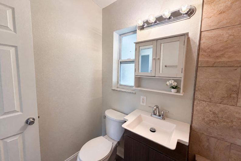 Photo 16 of 21 of 1502 Daroca Dr, Deltona, FL