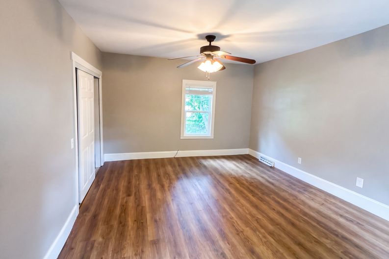 Photo 6 of 29 of 1446 E Whiteside St, Springfield, MO
