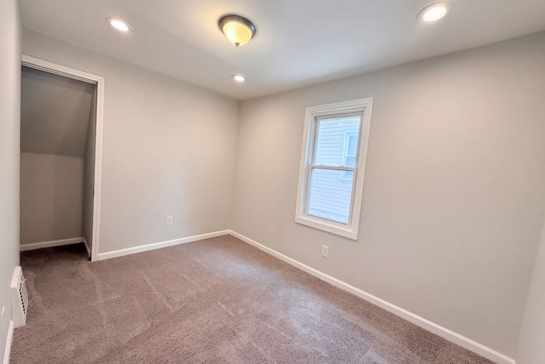 Photo 4 of 18 of 2224 Markese Ave, Lincoln Park, MI