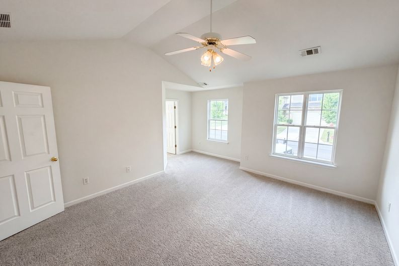 Photo 10 of 21 of 6126 Hickory Lane Dr, Union City, GA