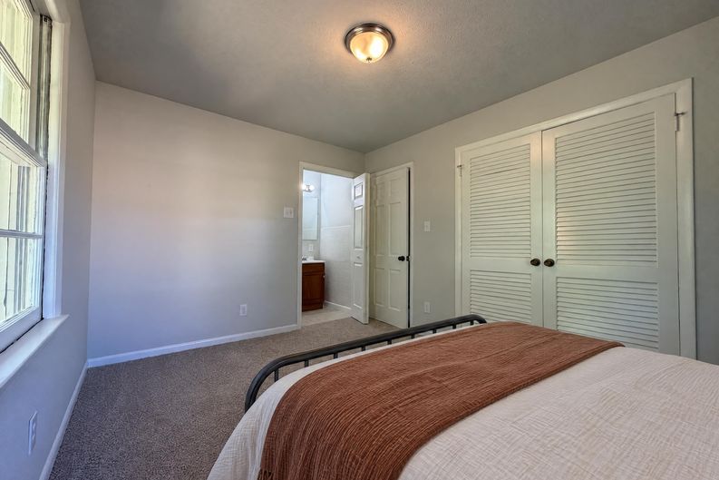 Photo 4 of 17 of 3224 Sandhill Dr, Fayetteville, NC
