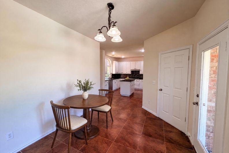 Photo 7 of 22 of 3106 Westshore Dr, Rowlett, TX