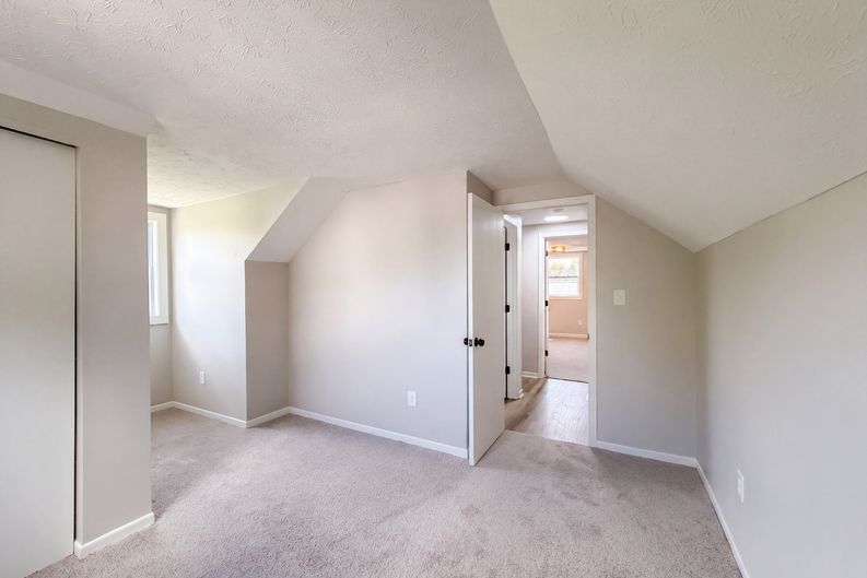 Photo 23 of 38 of 6363 Sandric Ln, Liberty Township, OH