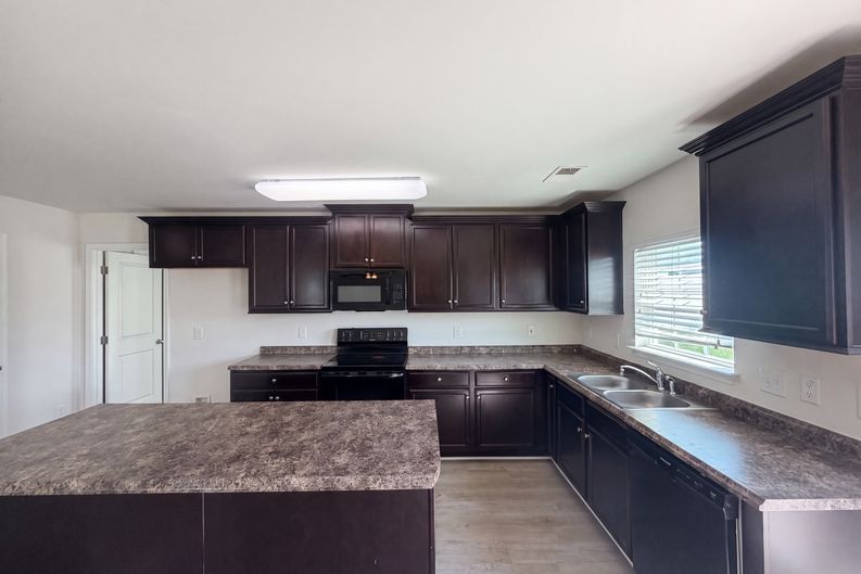 Photo 6 of 28 of 6800 Olivia Ct, Whitsett, NC