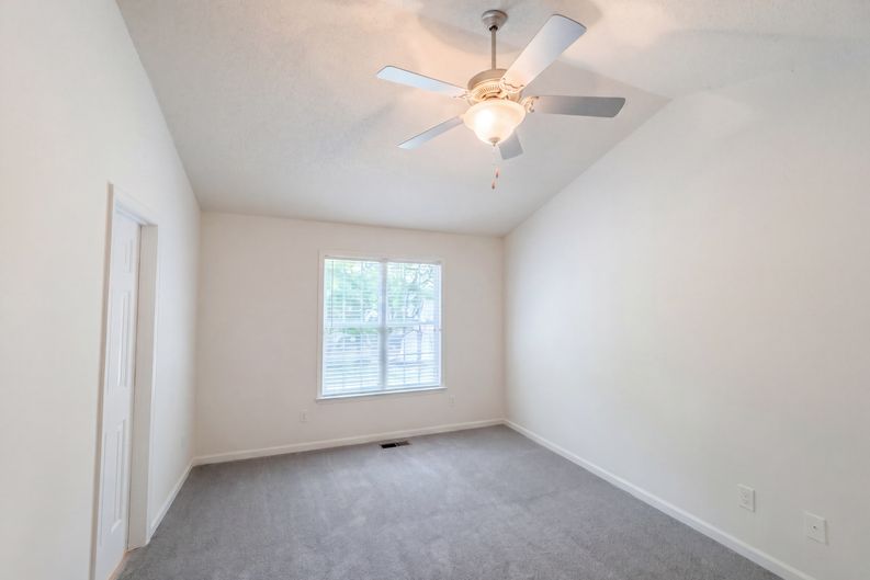 Photo 15 of 19 of 470 Kinsman Ct, Fuquay Varina, NC