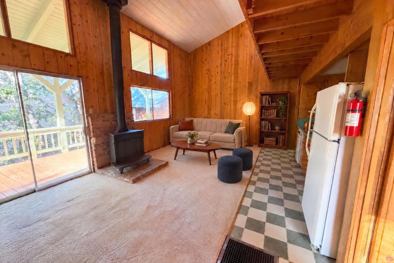 Photo 3 of 20 of 577 Oak Knoll Cir, Green Valley Lake, CA