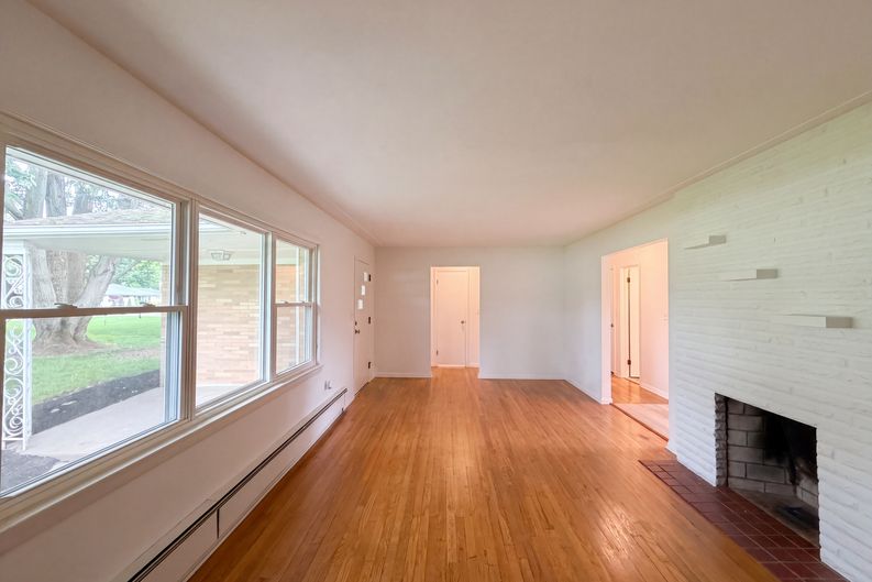 Photo 3 of 21 of 36700 Lakeland Dr, Avon, OH
