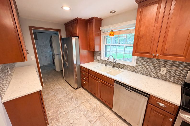 Photo 8 of 23 of 1537 W 74th Pl, Indianapolis, IN