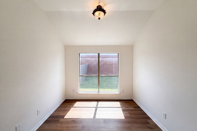 Photo 9 of 17 of 143 Pintail Ln, Sanger, TX