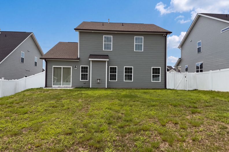 Photo 5 of 37 of 7463 Buckview Ct, Kernersville, NC