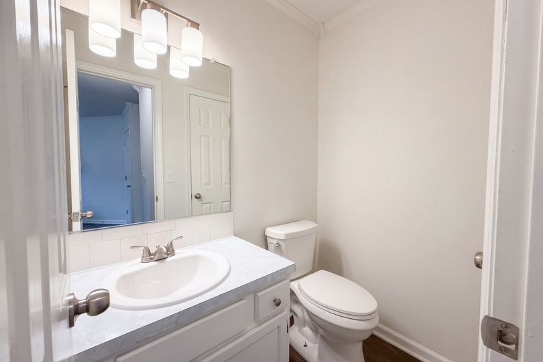 Photo 8 of 30 of 1001 Kingstree Ridge Dr, Winston Salem, NC