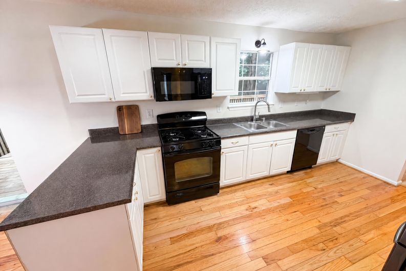 Photo 17 of 50 of 1800 Ivy Stone Ct, Buford, GA
